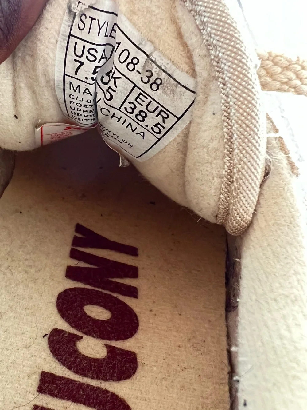 Saucony Beige and Cream Sneakers with Purple Accent